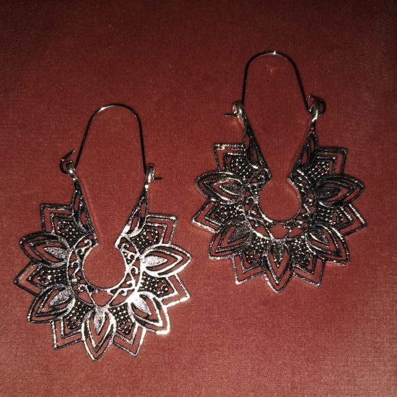 Filigree Bohemian Geometric Flower Hoop Earrings Silver Lace Cutout Huggie Hoops - Picture 1 of 6